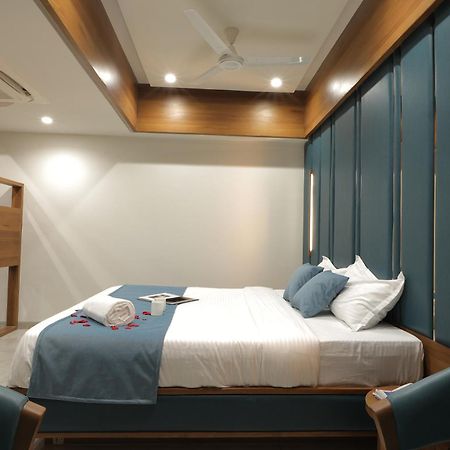 Plenteous Inn Ahmedabad Eksteriør billede