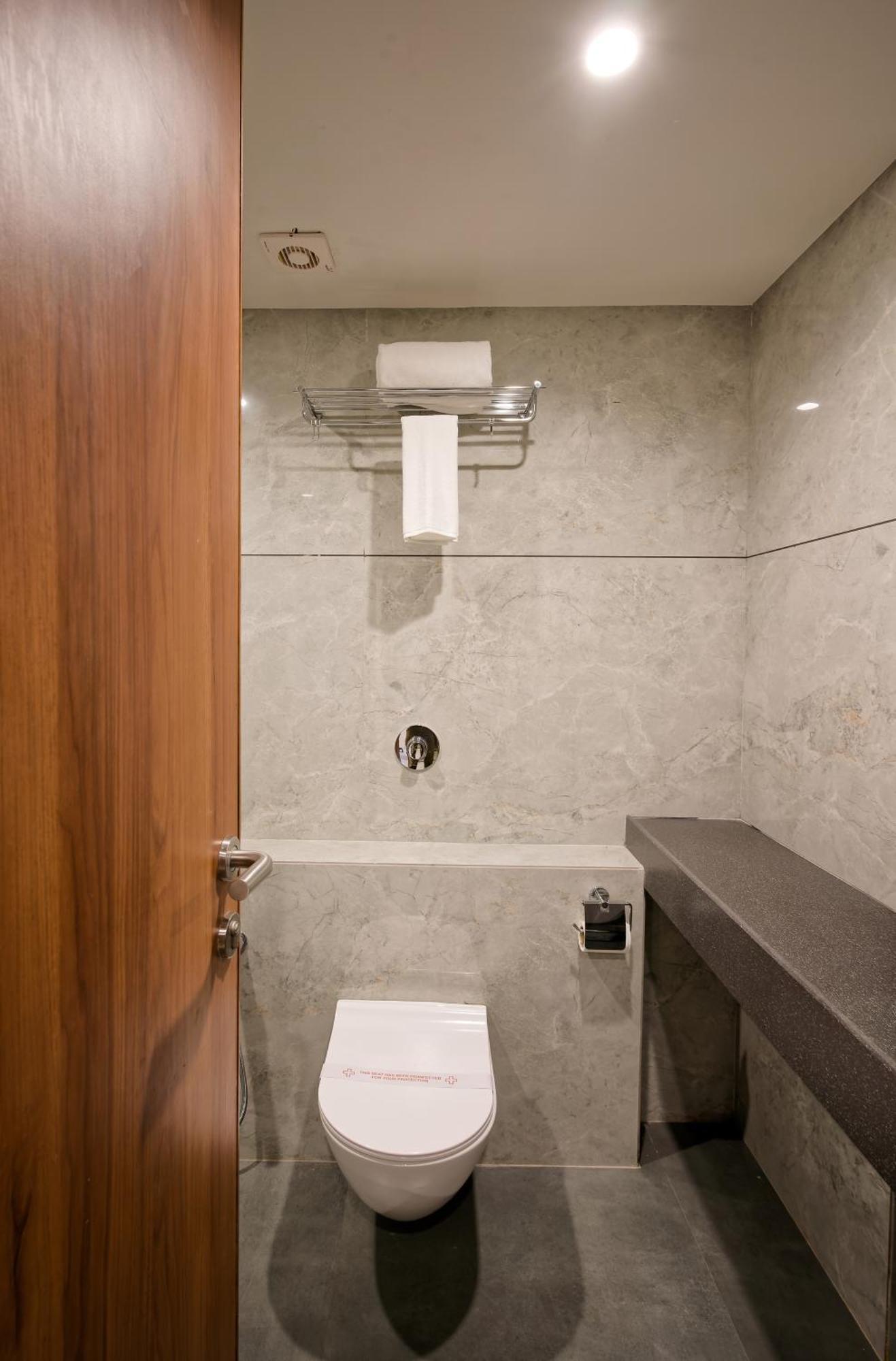 Plenteous Inn Ahmedabad Eksteriør billede