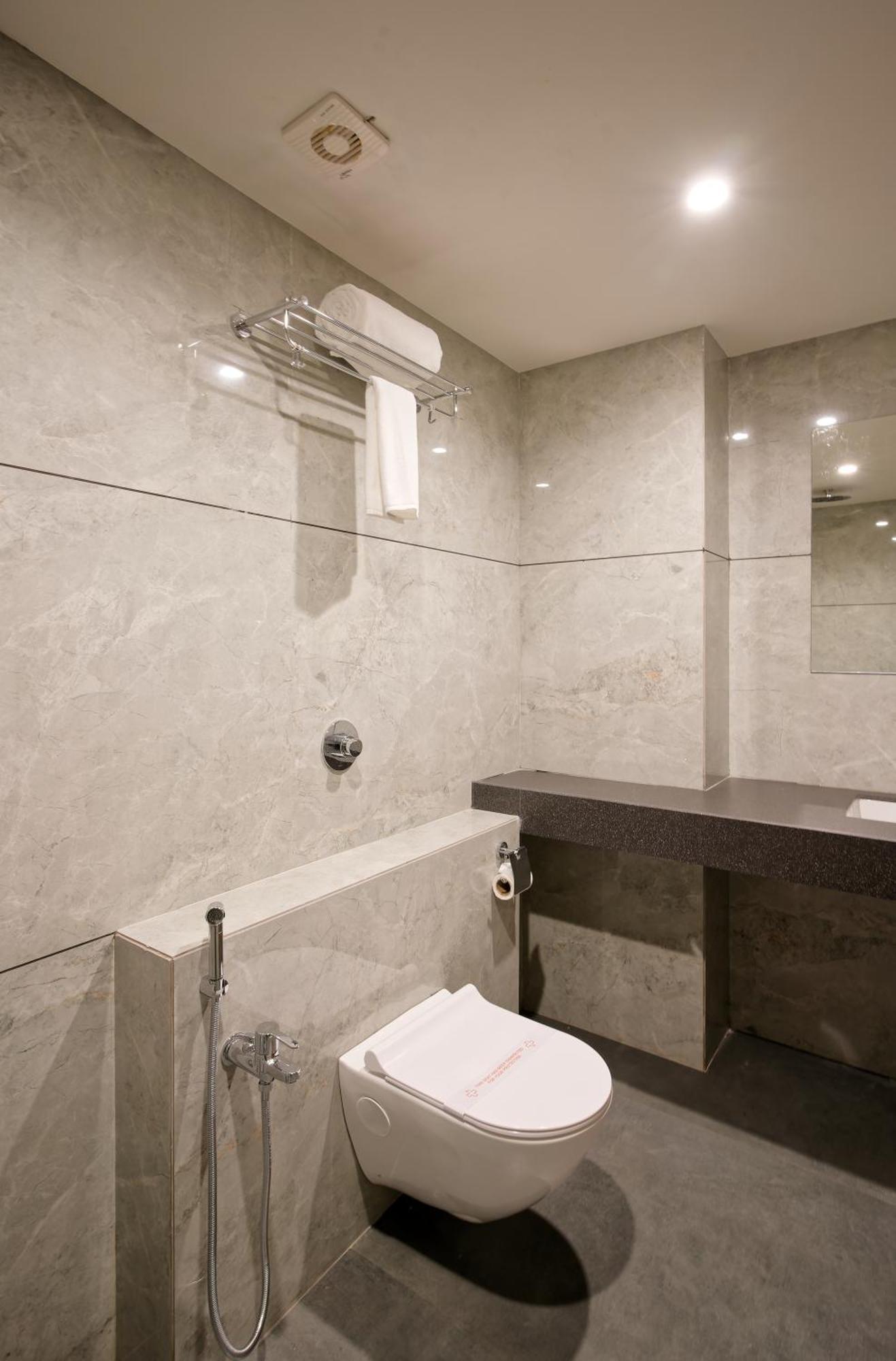 Plenteous Inn Ahmedabad Eksteriør billede