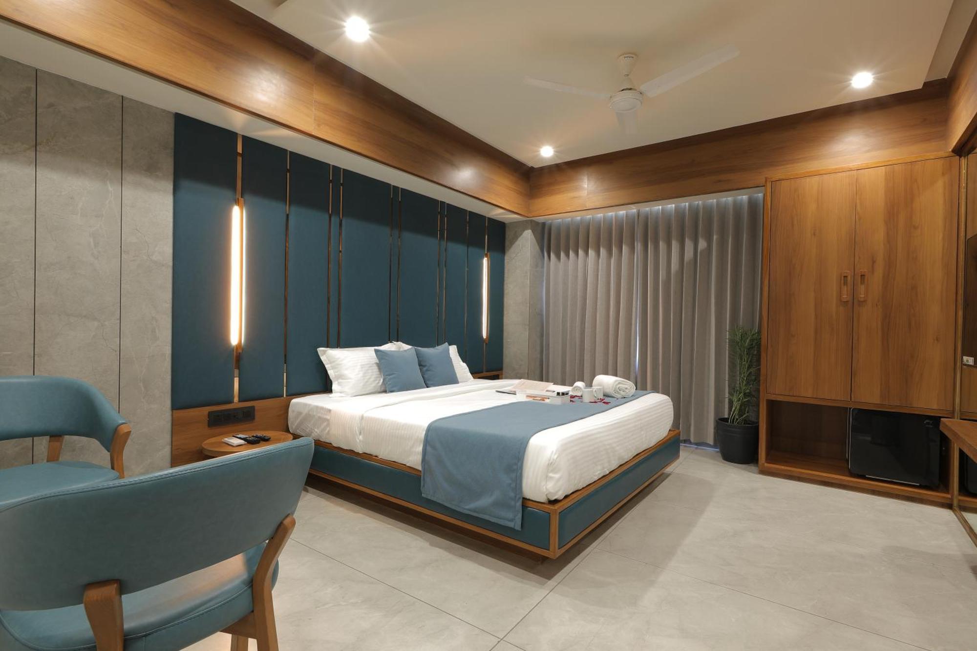 Plenteous Inn Ahmedabad Eksteriør billede