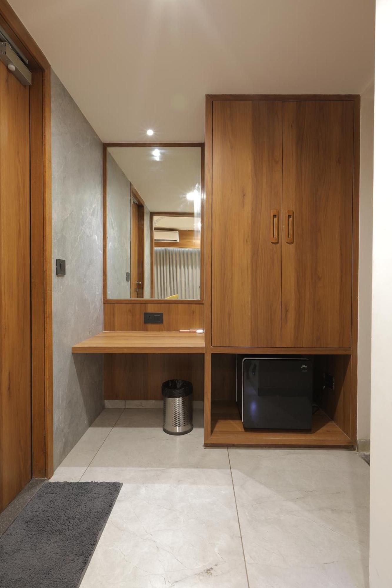 Plenteous Inn Ahmedabad Eksteriør billede