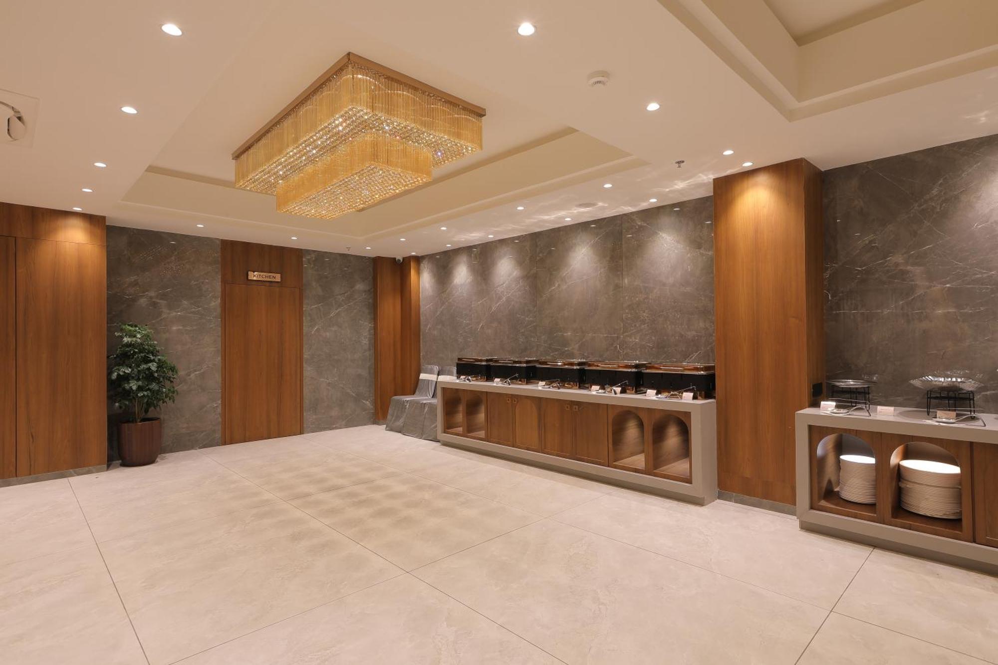 Plenteous Inn Ahmedabad Eksteriør billede