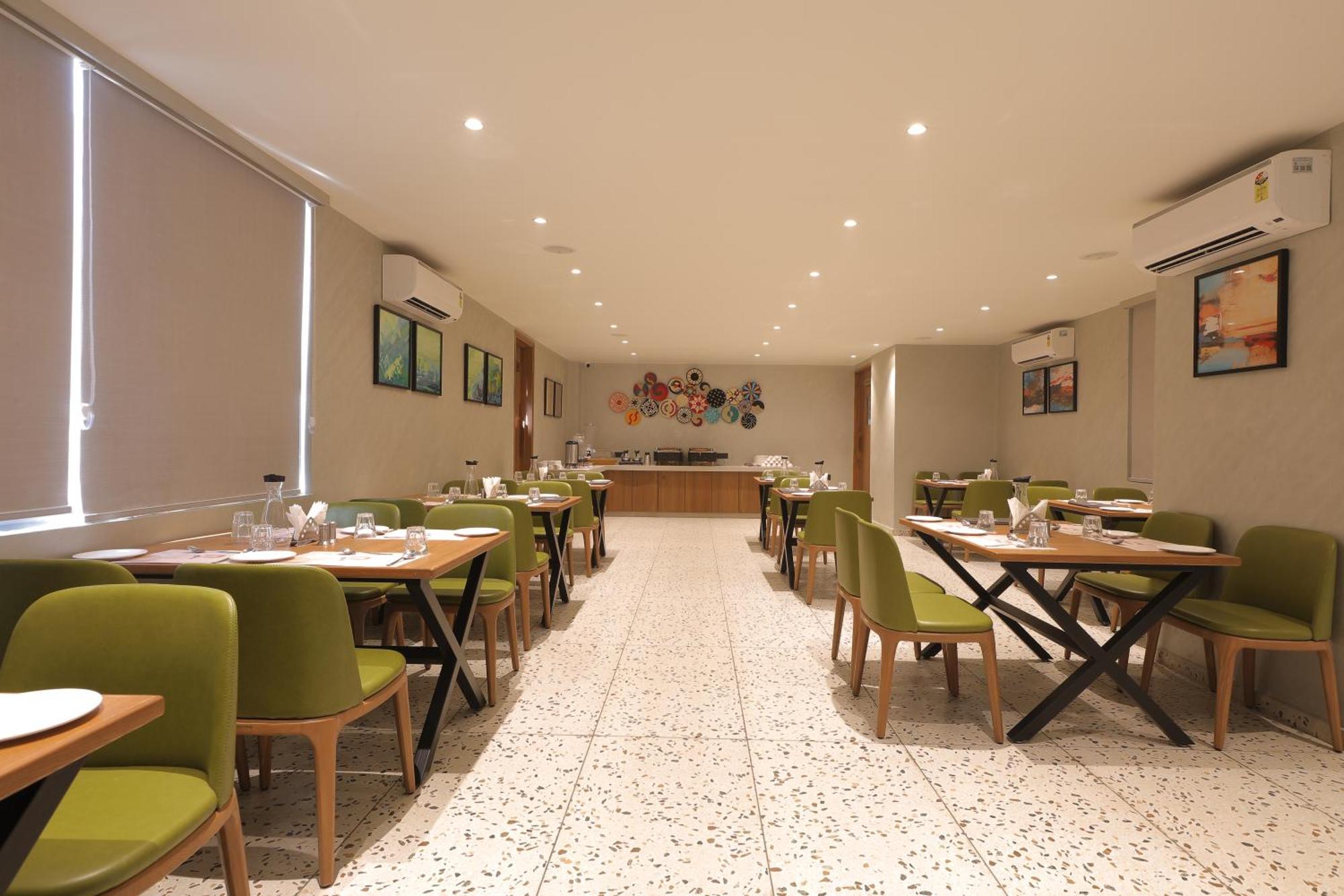 Plenteous Inn Ahmedabad Eksteriør billede
