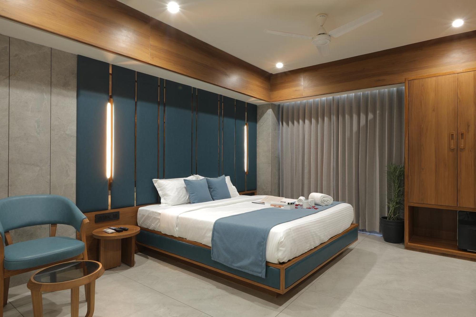 Plenteous Inn Ahmedabad Eksteriør billede