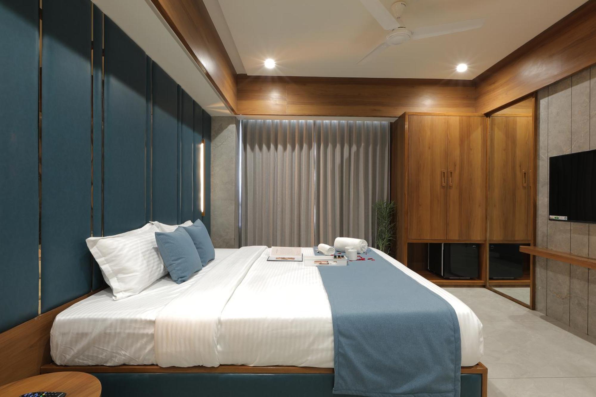 Plenteous Inn Ahmedabad Eksteriør billede