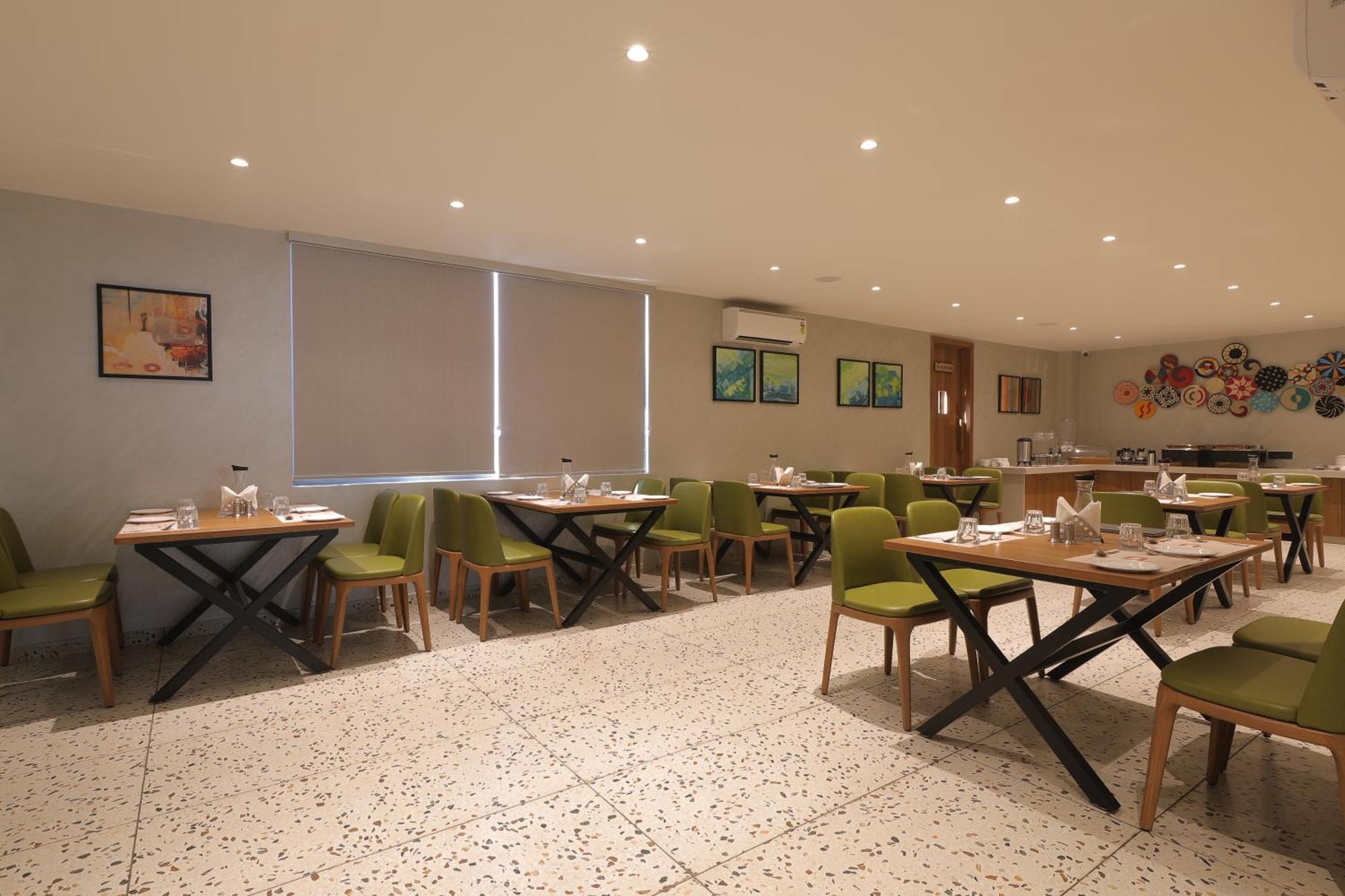Plenteous Inn Ahmedabad Eksteriør billede