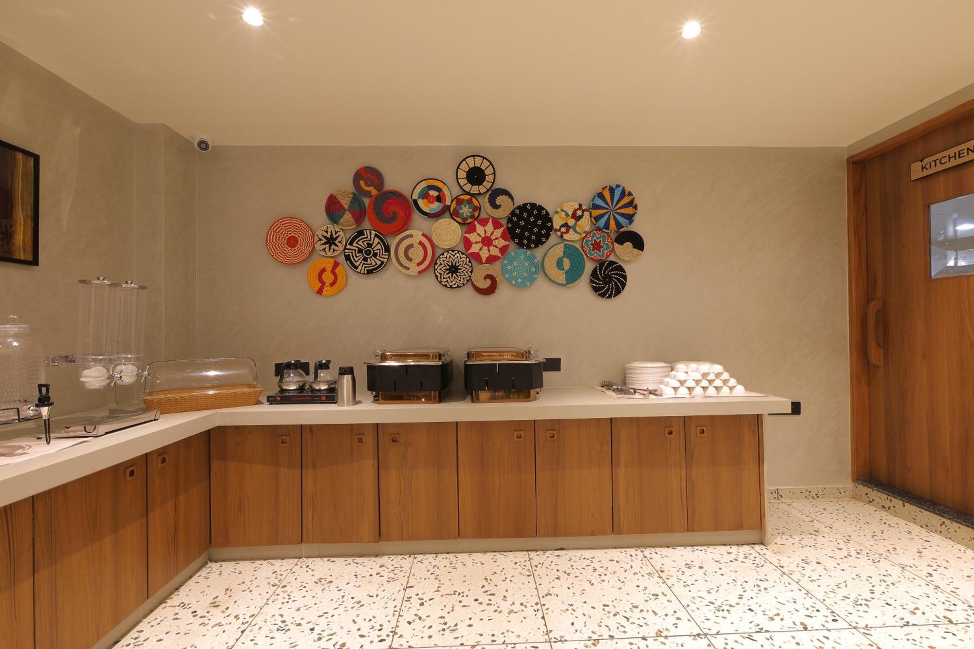 Plenteous Inn Ahmedabad Eksteriør billede