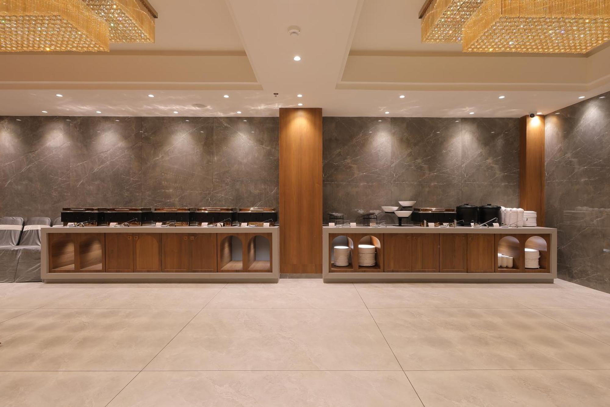 Plenteous Inn Ahmedabad Eksteriør billede