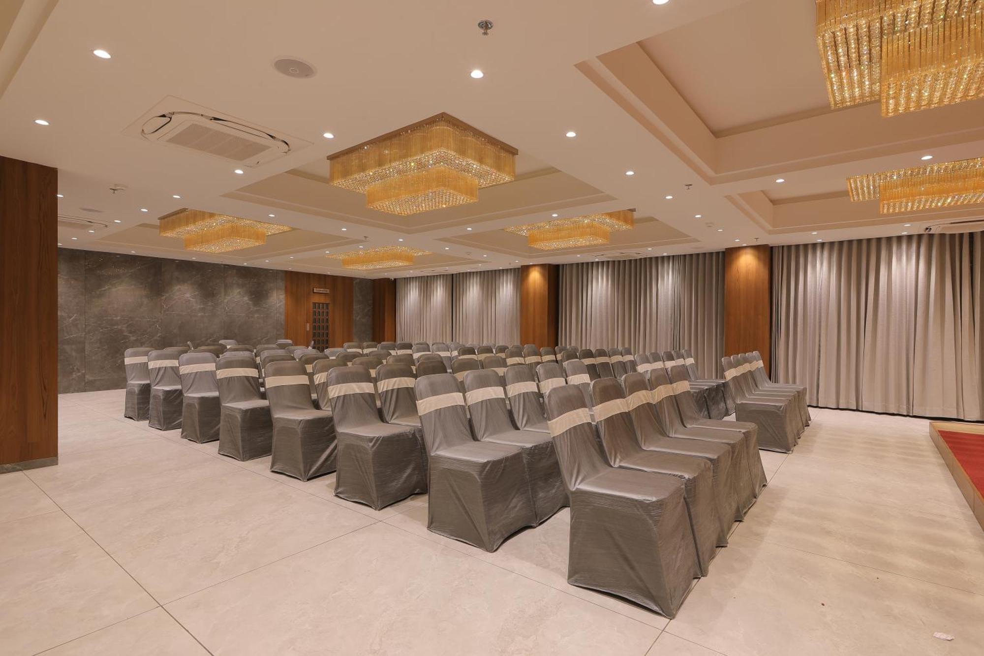Plenteous Inn Ahmedabad Eksteriør billede