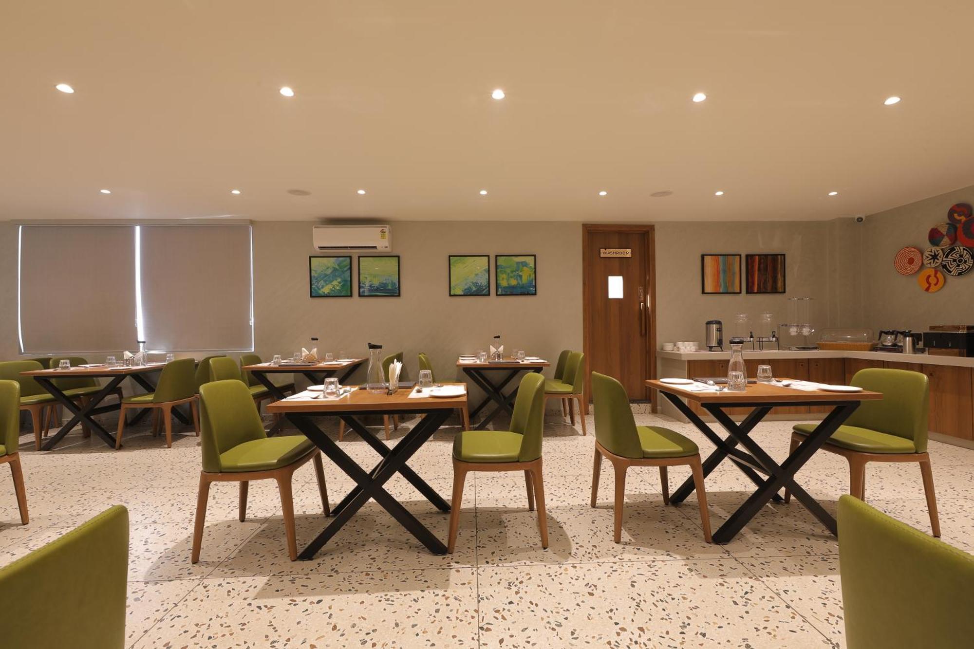 Plenteous Inn Ahmedabad Eksteriør billede