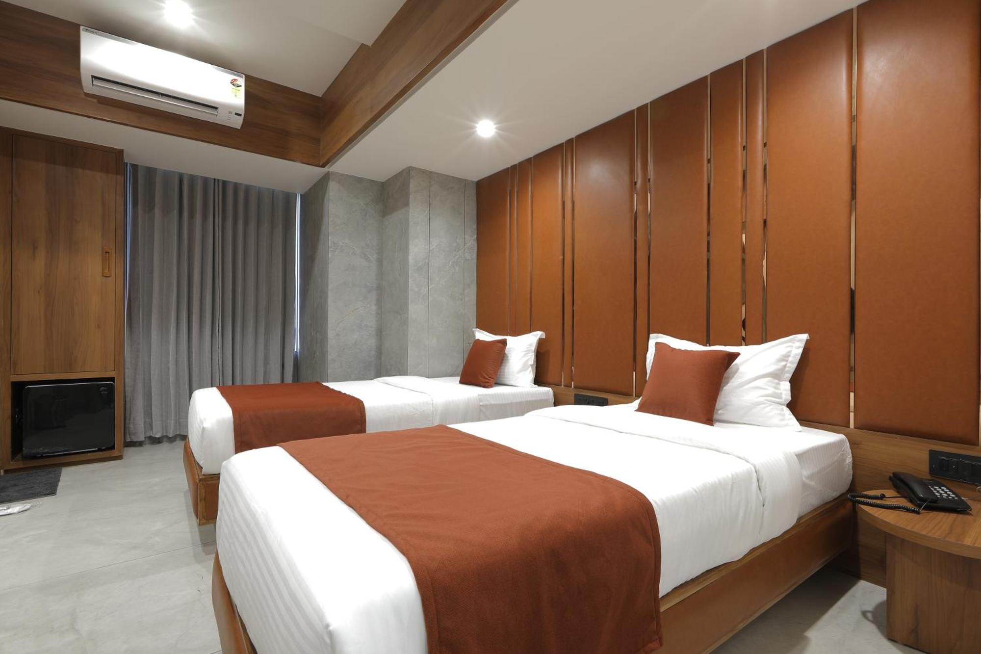 Plenteous Inn Ahmedabad Eksteriør billede