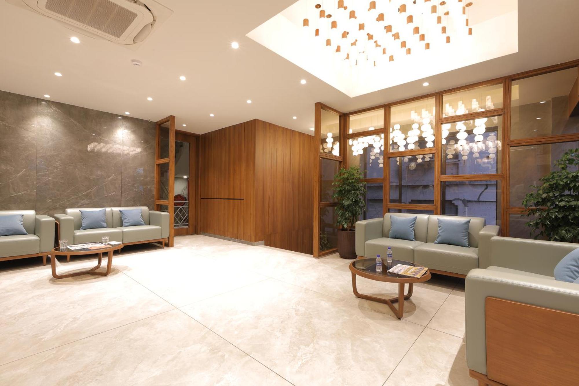 Plenteous Inn Ahmedabad Eksteriør billede
