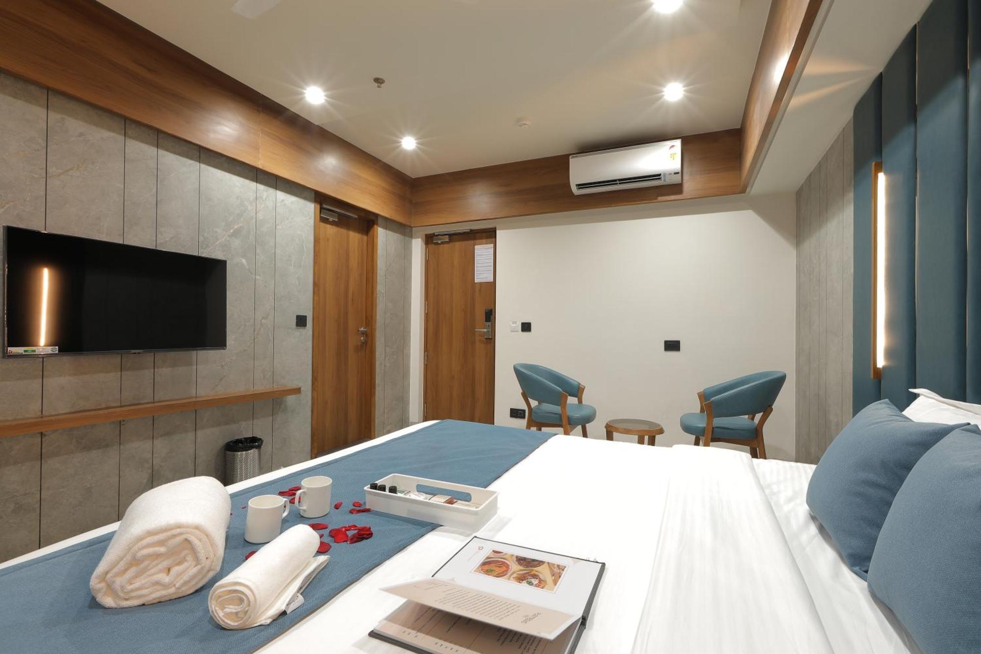 Plenteous Inn Ahmedabad Eksteriør billede