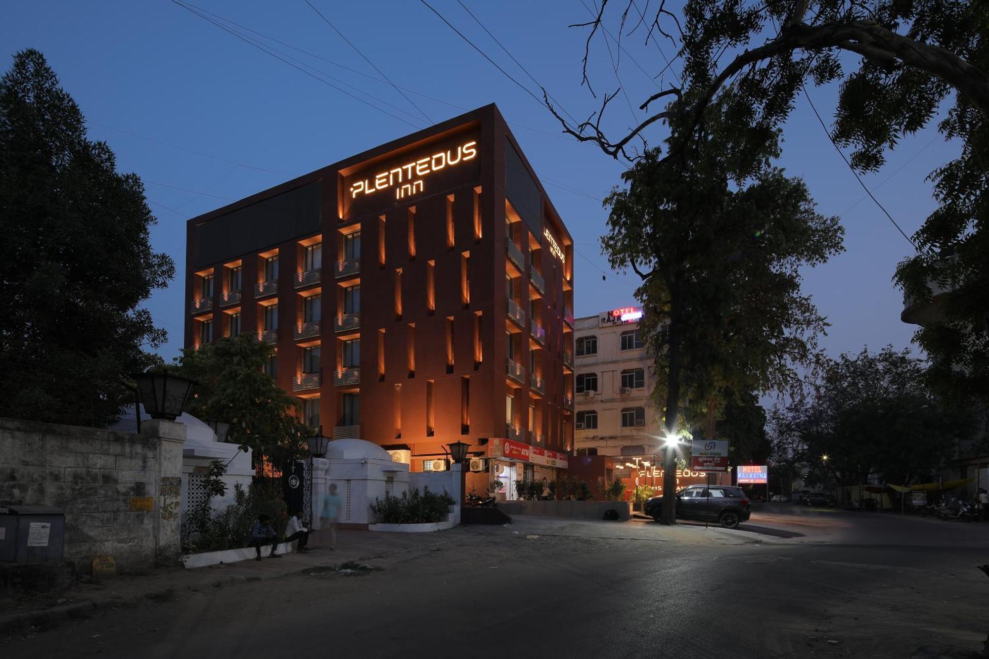 Plenteous Inn Ahmedabad Eksteriør billede