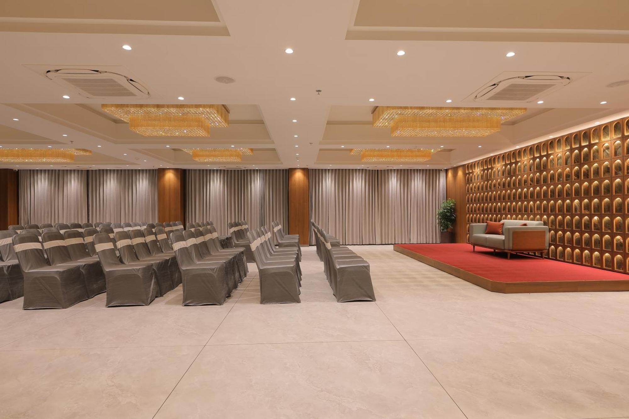 Plenteous Inn Ahmedabad Eksteriør billede
